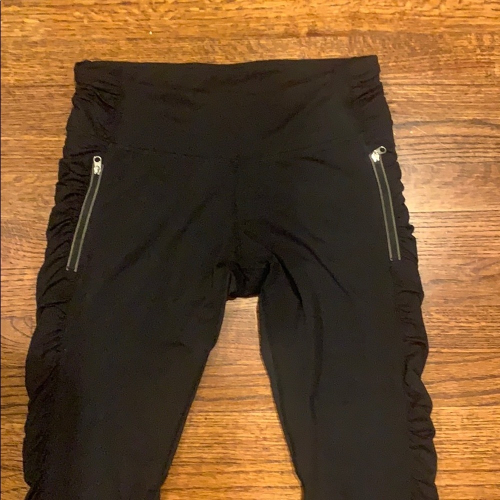 Lululemon ruched mesh side crop - Picture 3 of 6